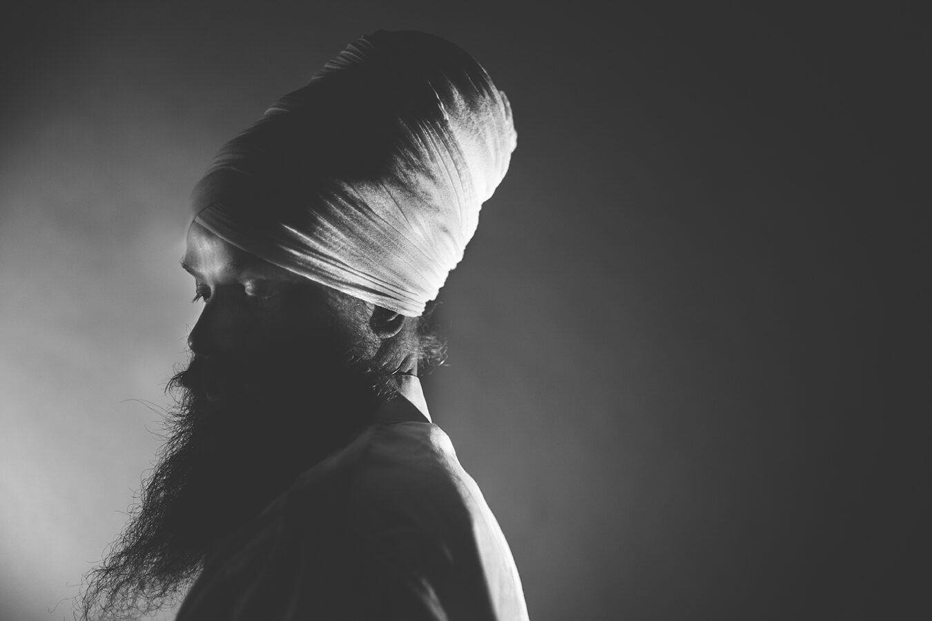 Black-and-white portrait of DJ Redlox in profile